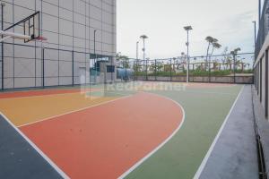 an empty basketball court in a building at RedLiving Apartemen Sayana - POA Property Tower Cha in Pulokendal