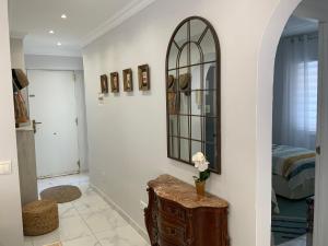 Posedenie v ubytovaní Family villa with pool, walk to beach, restaurants and shopping
