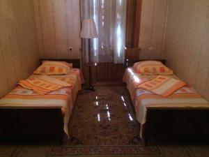 Postel nebo postele na pokoji v ubytování Guest House Deda Lali