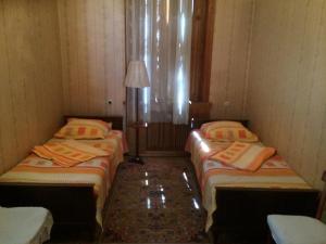 Postel nebo postele na pokoji v ubytování Guest House Deda Lali
