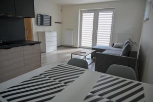 a room with a kitchen and a living room at NORD HOUSE Apartamenty in Władysławowo