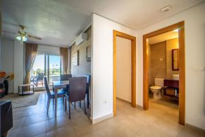 Posezení v ubytování Comfortable First Floor Apartment with Views to the 18th Green - AO311LT