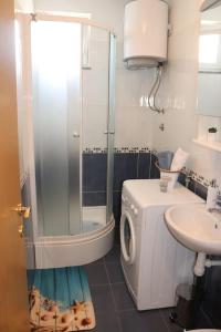 Kúpeľňa v ubytovaní Apartments KIKASO - Near Mall of Split, free parking