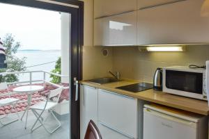 Apartments Miki的厨房或小厨房