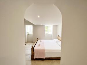 A bed or beds in a room at Casa Tuia Resort