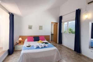Postel nebo postele na pokoji v ubytování Villa Cabriel by Villa Plus