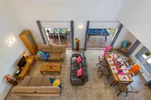 Posezení v ubytování Villa Cabriel by Villa Plus