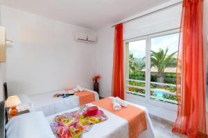 Postel nebo postele na pokoji v ubytování Villa Cabriel by Villa Plus + 31 fotografií