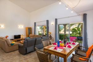 Posezení v ubytování Villa Cabriel by Villa Plus