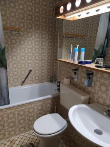 Ένα μπάνιο στο B211 Gemütliches Appartement für Urlauber und Berufsreisende