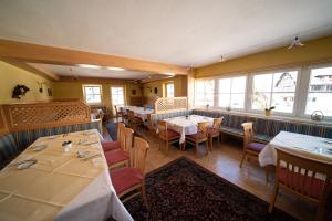 Reštaurácia alebo iné gastronomické zariadenie v ubytovaní Apparthotel Samson