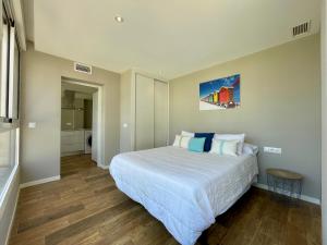 Giường trong phòng chung tại Apartamentos Dubamar Playa