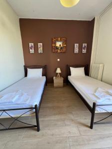 Posteľ alebo postele v izbe v ubytovaní ''Armens luxury home'' 3 minutes from the beach by foot