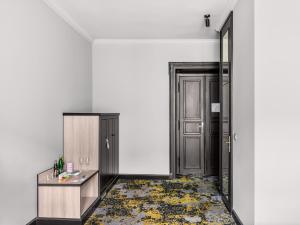 a room with a hallway with a door and a rug at Numa Prague Root in Prague