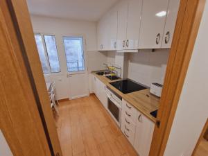 Kuchyňa alebo kuchynka v ubytovaní Piso Reformado Pontevedra + 12 fotografií