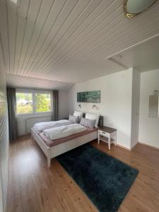 a large bedroom with a bed and a window at Wörthersee Appartements Lex in Maria Wörth