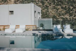 Bazén v ubytování Pignolia Suites - Adults Only nebo v jeho okolí