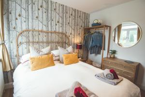 a bedroom with a white bed and a mirror at Waves - Duplex Apartment Stoke Fleming in Stoke Fleming