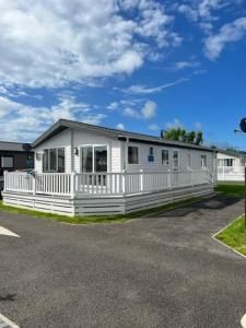 Gallery image of Lodge Caravan on Holiday Park in Chichester