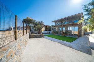 Gallery image of TerraZeus - Stone House Beachfront 1 in Milatos