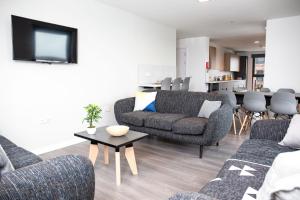 Гостиная зона в Private Bedrooms with Shared Kitchen, Studios and Apartments at Canvas Glasgow near the City Centre for Students Only