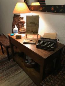 a desk with a keyboard and a lamp on it at Casa da Ti Gorda Alojamento Local Monsaraz - Alentejo - Portugal in Reguengos de Monsaraz