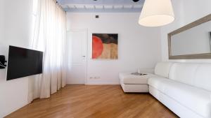 A television and/or entertainment centre at Italianway - Garibaldi 40