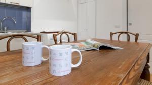 Coffee and tea making facilities at Italianway - Garibaldi 40