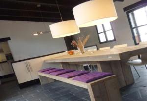 a wooden table with a purple bench in a room at Casa Canillas Bo in Canillas de Aceituno