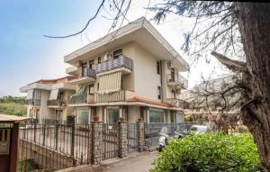 a large house with a fence in front of it at Casa vacanza - I Mulini con parcheggio gratuito incluso. in Monreale