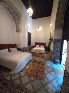 Katil atau katil-katil dalam bilik di palais alfirdaous medina