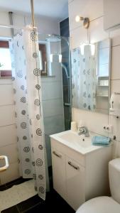 Kamar mandi di Erholungs- Apartment am Kurpark & Thermen Bad Urach