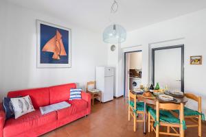 A seating area at Splendid Apartment PT-1 sul lago by Wonderful Italy