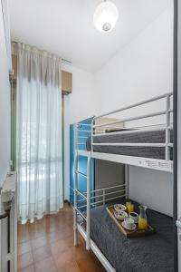 A bed or beds in a room at Splendid Apartment PT-1 sul lago by Wonderful Italy