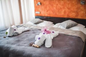 Voodi või voodid majutusasutuse Wellness hotel Lucia toas