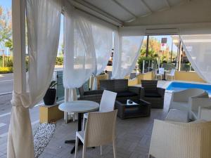 Posezení v ubytování Hotel Costazzurra by Interlux