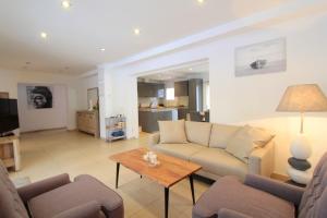 Gallery image of LEON INMO Villa Arisha - 10009 in Empuriabrava