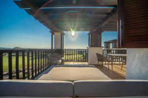 Balkón nebo terasa v ubytování Exclusive 2 Bed 2 Bath Penthouse with Golf Views - DE2332EV