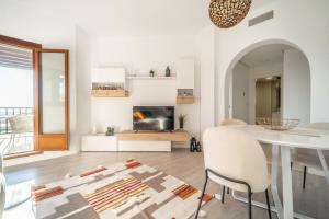 Kuchyň nebo kuchyňský kout v ubytování Exclusive 2 Bed 2 Bath Penthouse with Golf Views - DE2332EV