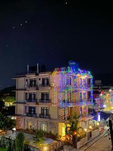 Tòa nhà nơi khách sạn tọa lạc