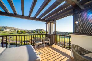 Balkón nebo terasa v ubytování Exclusive 2 Bed 2 Bath Penthouse with Golf Views - DE2332EV