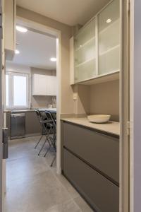 Kuchyň nebo kuchyňský kout v ubytování Ibarrola Apartment by People Rentals