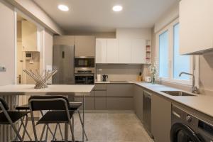Kuchyň nebo kuchyňský kout v ubytování Ibarrola Apartment by People Rentals