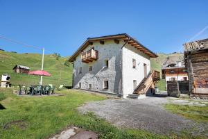 a large building with a table and a patio at Appartamento Stefan Trepalle in Livigno