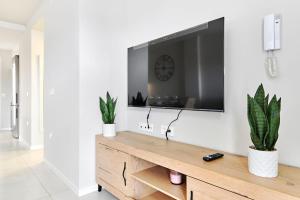 Televízia a/alebo spoločenská miestnosť v ubytovaní Apartment Onde