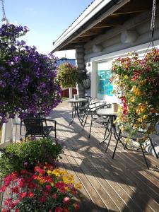 a patio with tables and chairs and flowers at Skoganvarre Villmark in Skoganvarre