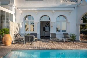 a house with a swimming pool in front of a house at La Villa Mauresque in Saint-Raphaël
