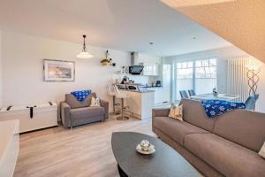 a living room with a couch and a table at Ostseeblick Apartmenthaus im Ostseebad Nienhagen in Ostseebad Nienhagen
