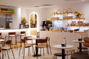 a restaurant with tables and chairs and a counter at The Z Hotel Trafalgar in London