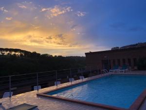 a large swimming pool in front of a large building at Hotel Giò Wine e Jazz Area in Perugia